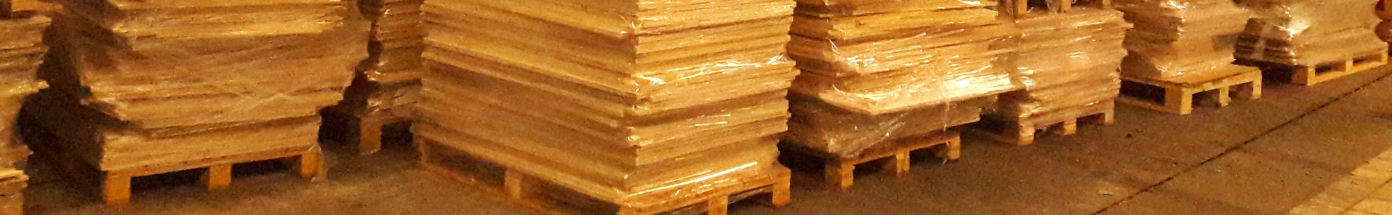 Palettes de matériaux récupération en entrepôt des Connexions