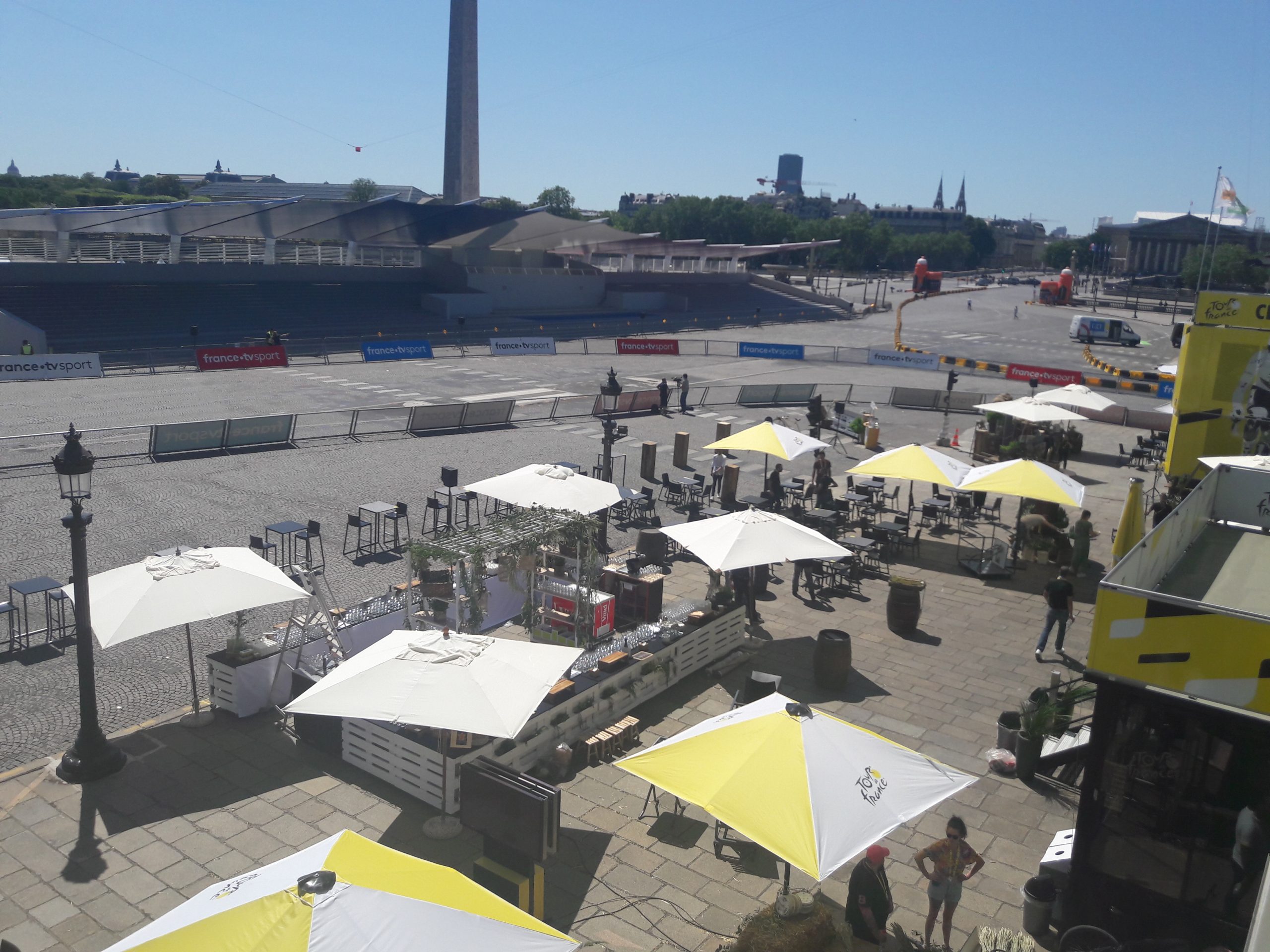 Tri stand VIP tour de france paris