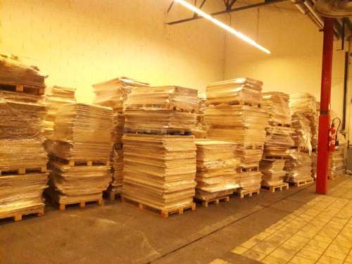 palettes de planches bois entrepôt connexions