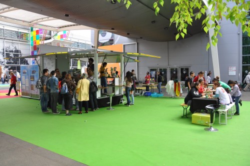 Stands ateliers Connexions galerie commerciale